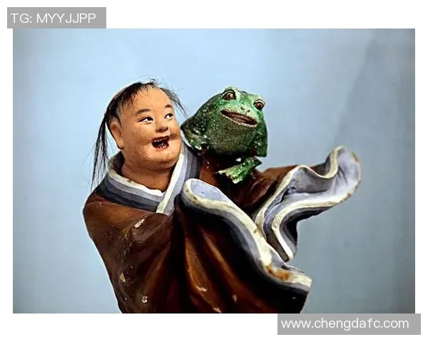 足球球星泥人雕塑艺术作品展现精彩瞬间，细腻工艺重现经典人物风采